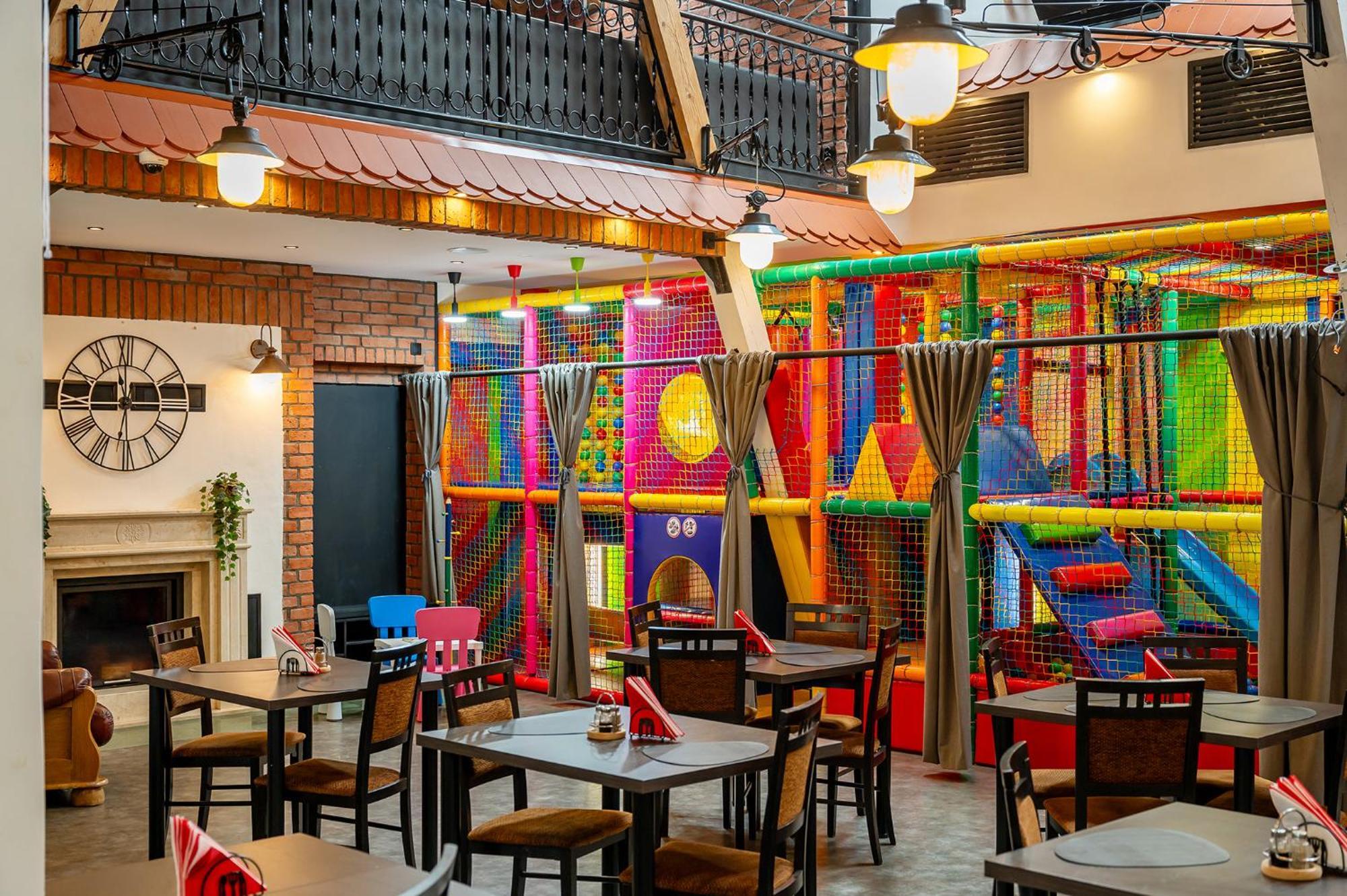 Hotel Dworski Galaktyczny Park Warzymice Екстериор снимка