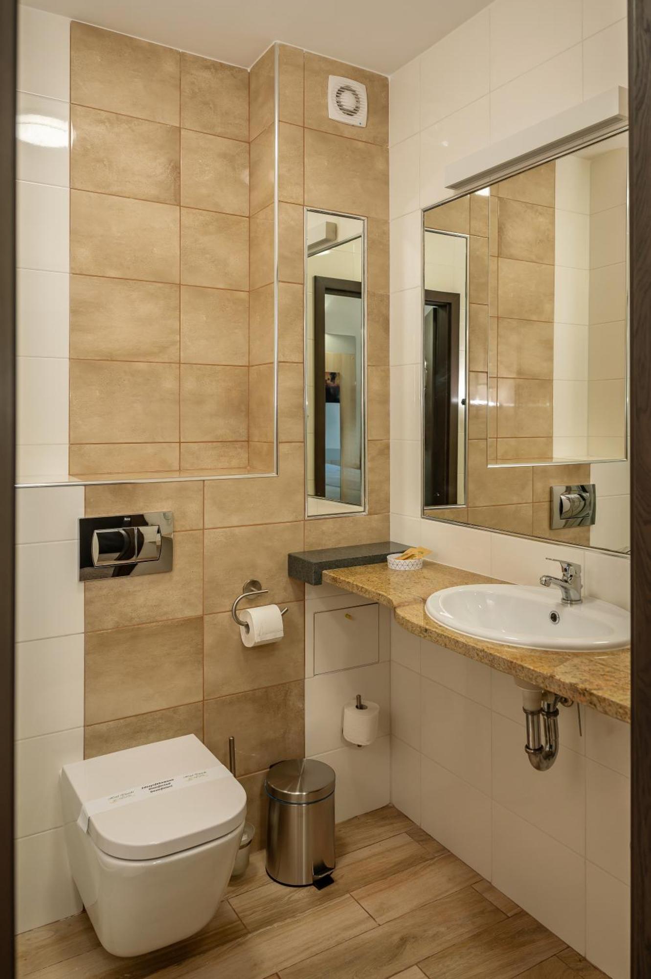 Hotel Dworski Galaktyczny Park Warzymice Екстериор снимка
