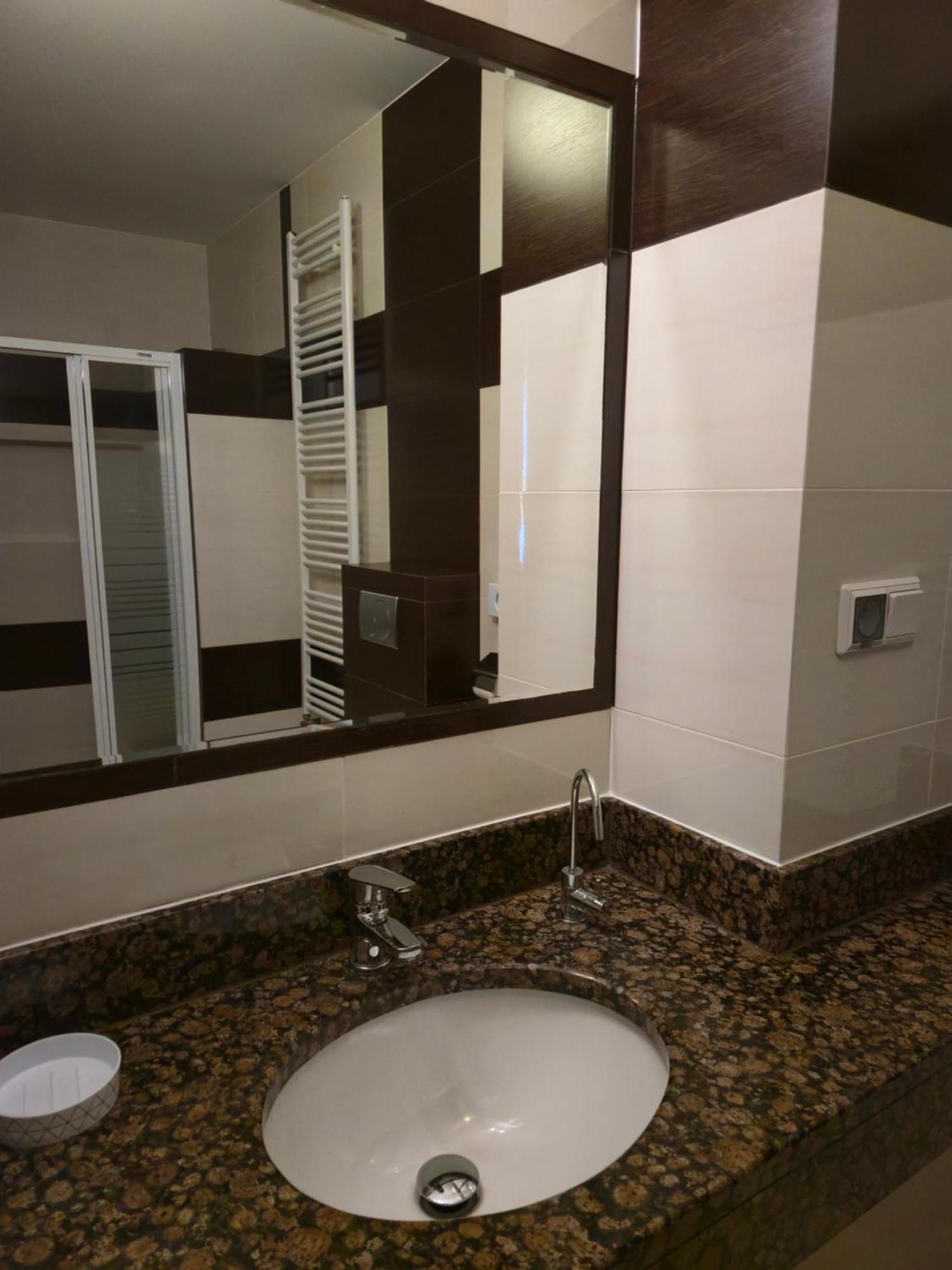 Hotel Dworski Galaktyczny Park Warzymice Екстериор снимка