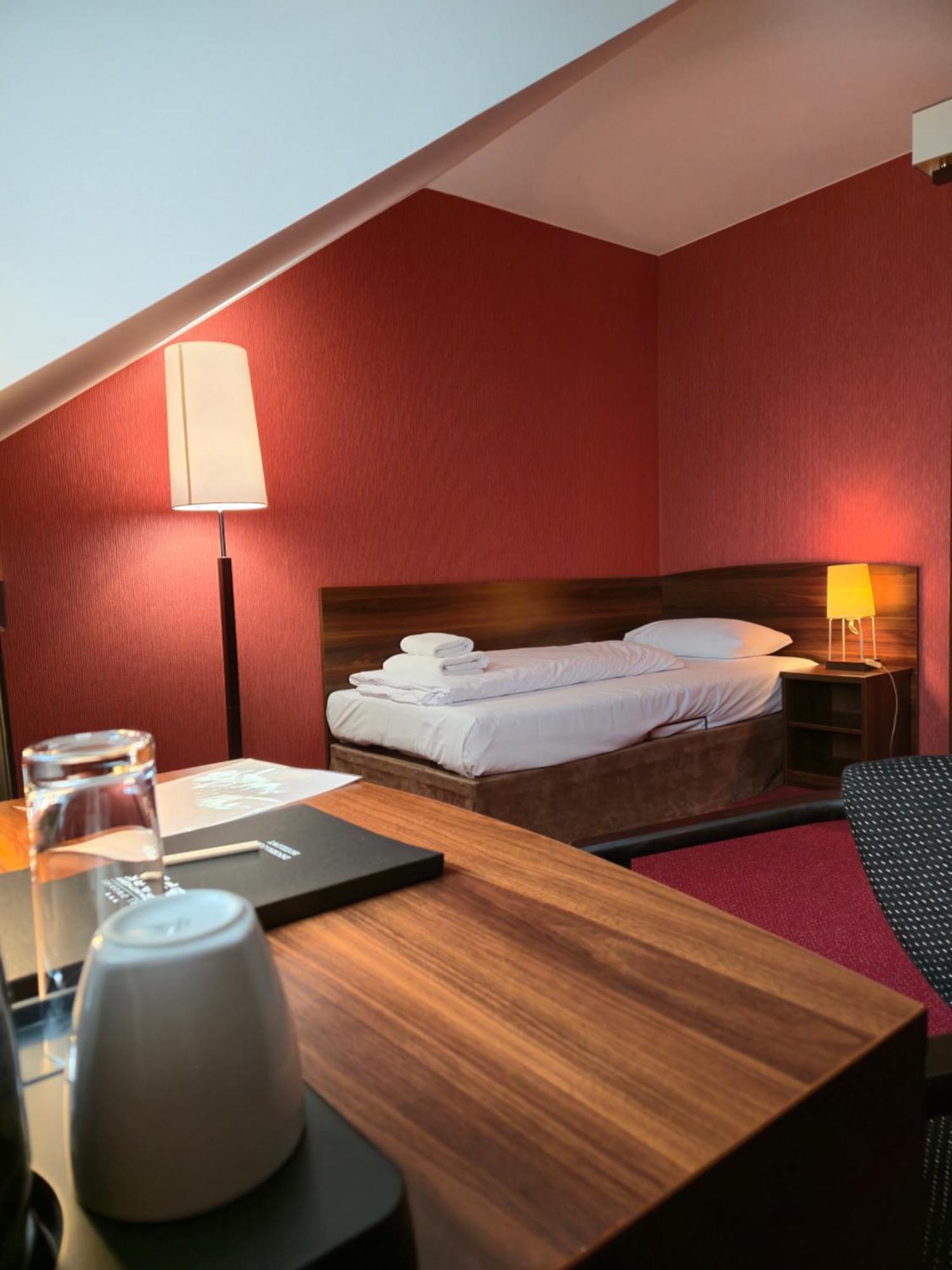 Hotel Dworski Galaktyczny Park Warzymice Екстериор снимка